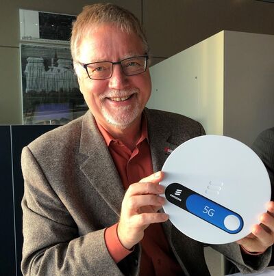 Gustav Herzog, MdB mit einem 5G Router